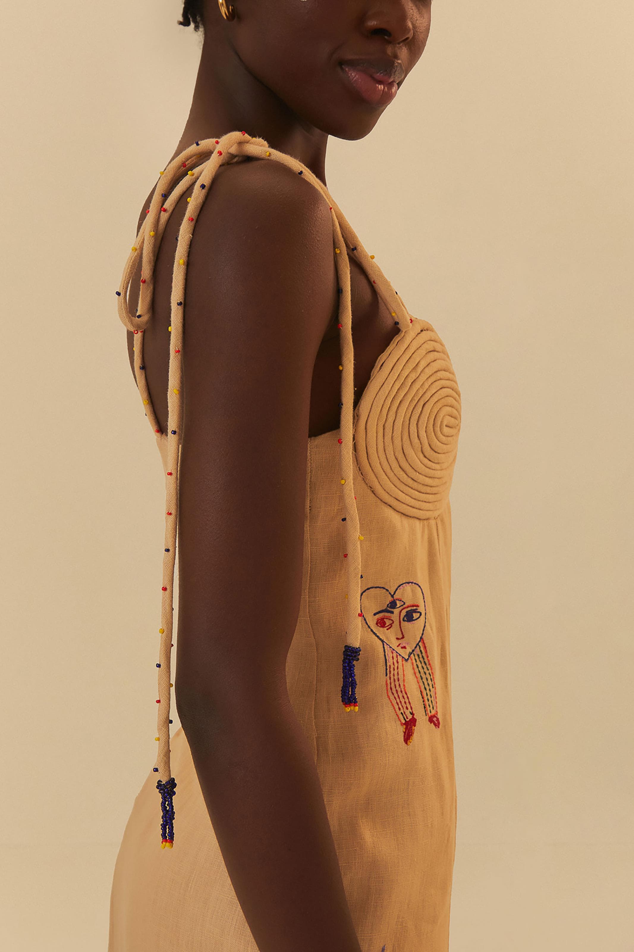 Vestido Bordado Surreal